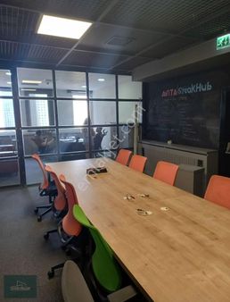 Maslak Girişinde, Dekorasyonlu 332 M2 Kiralık Ofis...