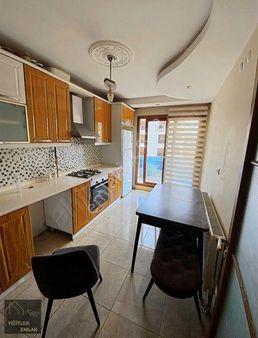 Aliağa Kurtuluş Mahallesi Merkezde 3+1 Doğalgazlı Kiralık Daire