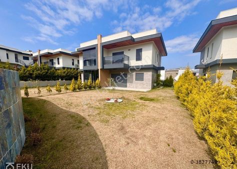 Kuşadası Avm Bölgesinde 3+1 Geniş Bahçeli Sıfır Villalar