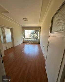 Pınarbaşı Mahallesinde Metro Yakını Katta 2+1 Yapılı Satılık Daire