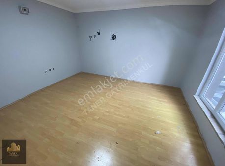 Taner Emlak'dan 1+1 Kiralık Tabela Reklam Değeri Olan Ofis