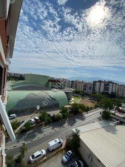 Eysden Bornova Merkezde 3+1 140m2 Arakat Asansör Otoparklı Daire