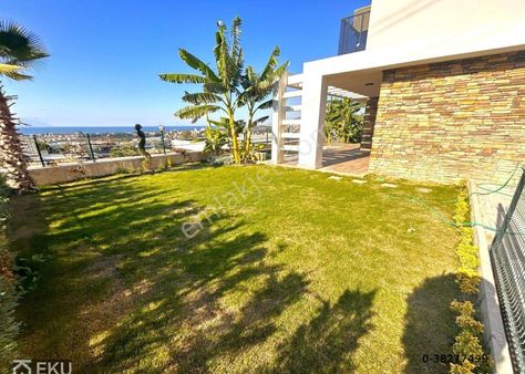 Kuşadası Karaova Mah. De Müstakil Deniz Manzaralı Satılık Villa