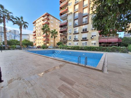 Antalya Konyaaltı Siteler Mahallesinde Havuzlu Site İçinde Kombili Ara Katta Satılık 4+1 Daire