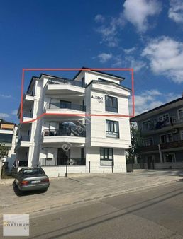 Yeşilyurt Mah. Satılık 3+1 Eğimsiz Çatı E.banyo Giyinme