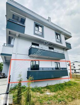 Başiskele'de Satılık 2+1 Geniş,ayrı Mutfaklı,yüksek Giriş Daire