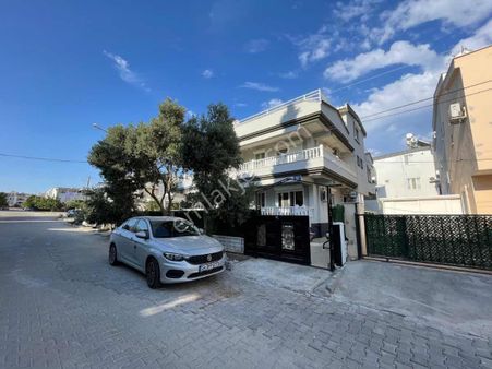 Efeler Mahallesı Vıllalar Bölgesınde 4+1 Kat Mülkıyetlı Havuzlu Vılla