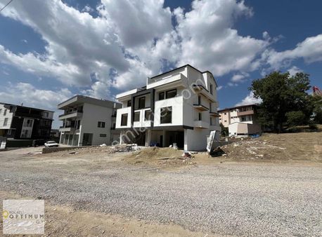 Başiskele Yeşilyurt Mah Satılık 2+1 Arakat Daire