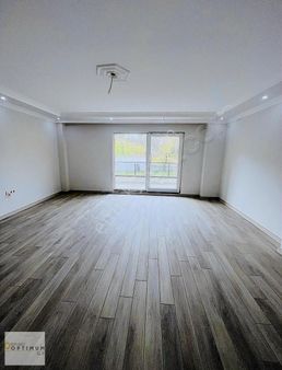 Altınvadi Sitesinde Satılık Çok Geniş Bahçeli 3+1 Bahçe Dubleks