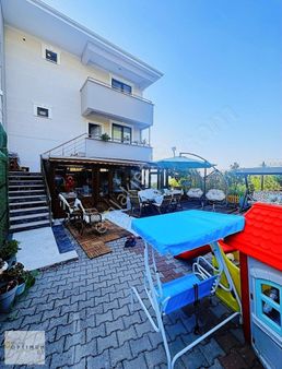 Başiskele'de Satılık Ayrı Girişli 8+2 Fourlex Villa