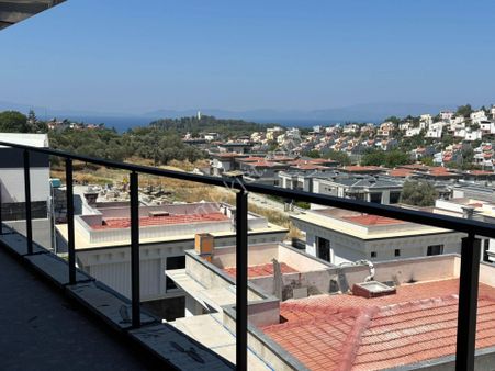 Kuşadası Kadınlar Denizinde Muhteşem Konumda Manzaralı Satılık Lüks Daire