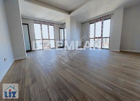 Kozyatağı'na Genç Binada Geniş Balkonlu Ebeveynli 4+1 Daire