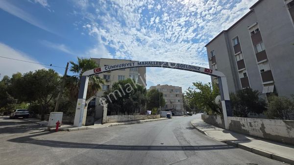 Buca Cumhuriyet Mah. 2+1 Kapalı Mutfak Doğalgazlı Kiralık Daire