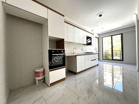 Parla'dan Altınkumda Ön Cephe Ara Kat Satılık 2+1 Daire