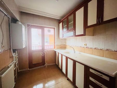 Koza Emlak'tan Selçuklu Mahalesinde Salon Bağımsız Katta Güney-ön Cephede 3+1 Satılık Daire