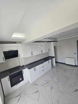 Esertepe'de Panoramik Manzaralı 14. Katta Site Dairesi!