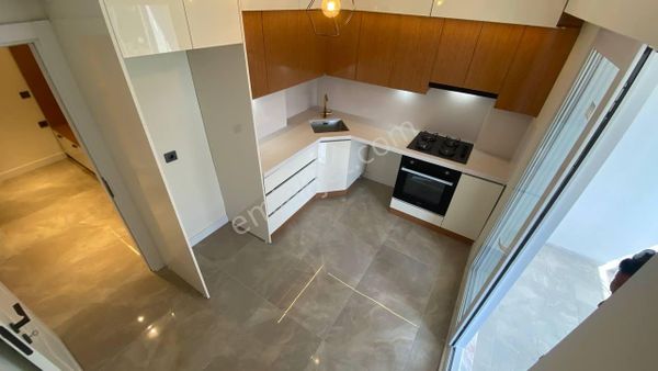 Poyraz Gayrimenkul'den Satılık 3+1 Türk Hamamlı Daire