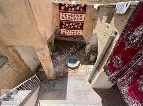 Antik Kent^te 3 Katlı Komple Taş Konak 4 Tarafı Yol Ada Parsel