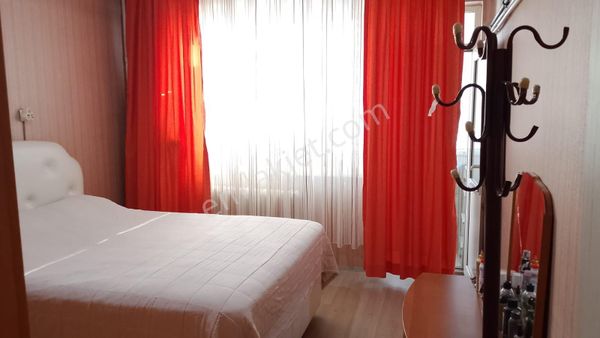 Cadde Üzeri Satılık 3+1 Ara Kat Temiz Daire