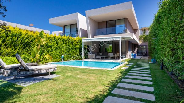 Çeşme Ayayorgide Özel Havuzlu, Bahçeli, Müştemilatlı Lüks Villa