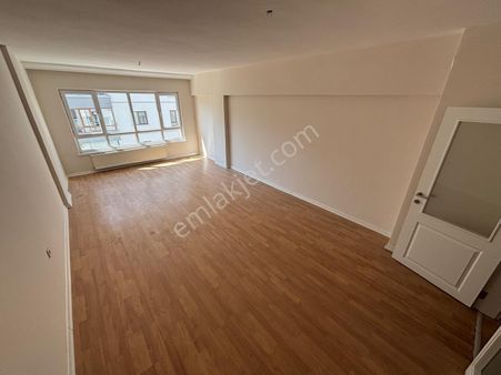 Tuna'dan A.kahveci Cad. Üzeri 3+1 Full Yapılı Katta Geniş