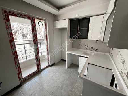 H.gazi Battalgazi Mahallesi'nde Sıfır Asansörlü.1+1.60m2. Düz Giriş Kat Daire