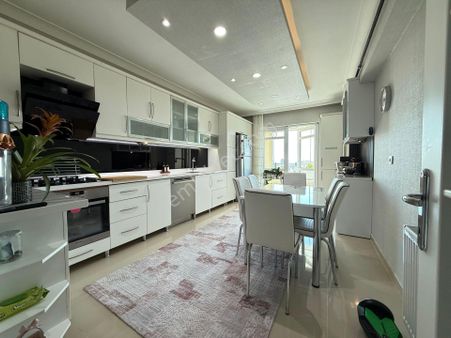 Engin Emlak'tan G.b Cephe İçi Yapılı 3+1 Ara Kat Site Dairesi