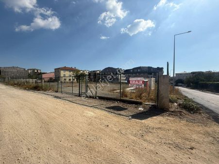 E5 Yan Yolda 3.600 M2 Etrafı Çevrili Kiralık Arsa