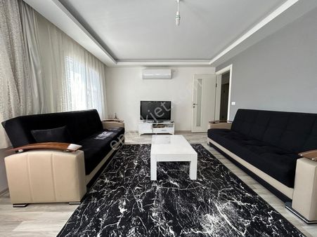 Kuşadası Merkez'de Kiralık Eşyalı 3+1 Daire