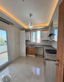 100 Yıl Mahallesinde Geniş 3*1 Kapalı Mutfak Çift Banyodoğalgazlı Direk Hasarsız Satılık Daire!!!