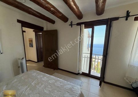 Gümüşlükte Satılık Müstakil Villa 9 Adalar Manzaralı Bahçeli Ev Bulunmaz Konumda Fırsat Yatırım