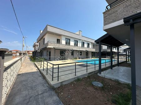 Karasu’da Müstakil Bahçeli Teraslı Lüks Tripleks