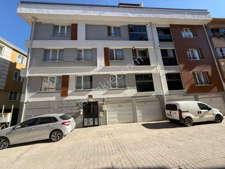 Toprak Emlaktan Batıkent Mah.de Ümit Hastanesi Yakını Özel Garajlı Satılık 2+1