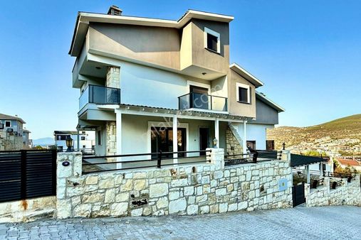 Yenifoça Fevzi Çakmak Mh. Deniz Manzaralı 4+1 Bahçeli Tripleks