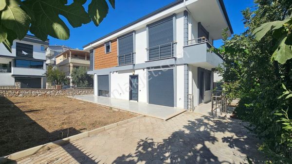 Didim Uslu Sitesinde Satılık Tam Müstakil Villa
