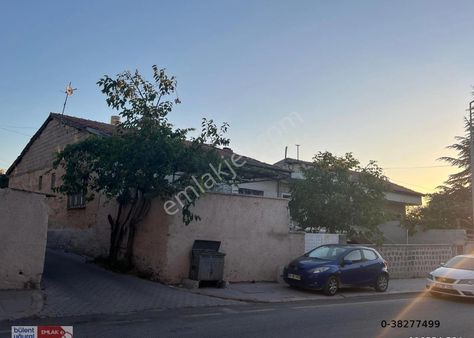 Uçhisarda 2 Adet Müstakil + Bodrum Satılık 2+1 Ev