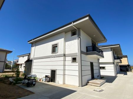 Ayvalık Altınova'da Satılık Havuzlu Villa