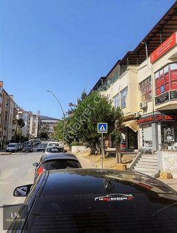 Yenikent Venüs İş Merkezinde Satılık Dükkan