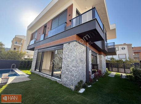 Kepez'de 5+1 Ultra Lüks Havuzlu Jakuzili Villa