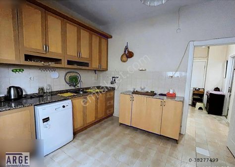 Merkezi Konumda Satılık 5 + 1 Giriş Katı