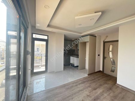 Modern Cadde Üstü 1+1 Daire – Hastane, Tramvay Ve Market Yakını