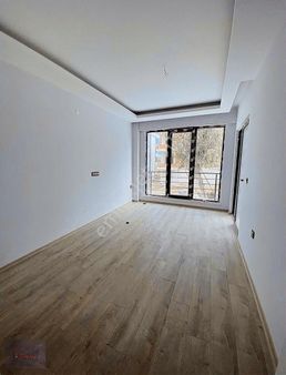 Emlakkent'ten Caddeye Yakın Salon Mutfak Ayrı 2+1