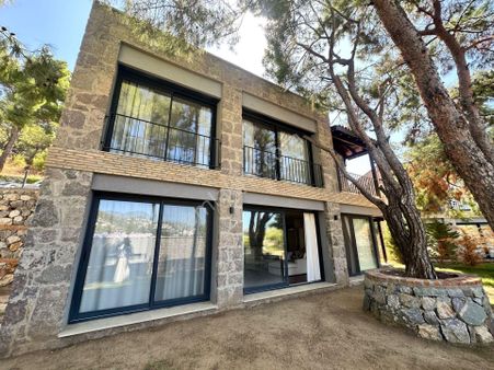 Yeniköy'de Her Yere Yakın Tam Müstakil Bahçeli Dubleks Villa