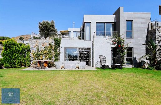 Güvenlikli Site İçerisinde Satılık 3+1 Geniş Bahçeli Daire