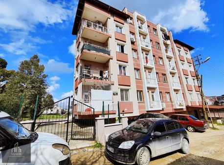 Kam***e Acil Çıkışa Yürüme Mesafesinde Satılık 2+1 Apart Daire