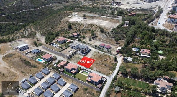 Gülderen'de Villalara Komşu Kupon Arsa