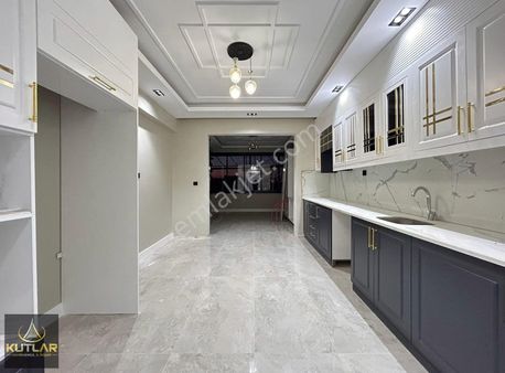 Kutlar'dan İbn-i Sinada Binicilik Kulübü Civarı*3,5+1* Daireler!