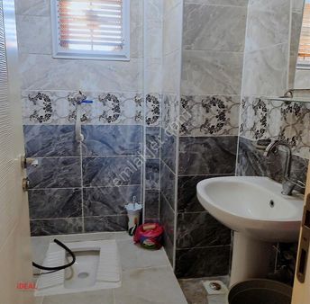 İdeal'den Aile Apartmanı Ara Katta Satılık Geniş Daire !!