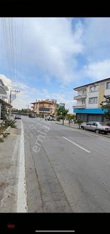 İdeal'den Ataköy'de İşlek Cadde Üzerinde Kiralık Dükkan