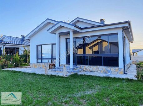 Gölbaşı'nın En Lüks Sitesinde 100 Metre Full Bahçeli Ev